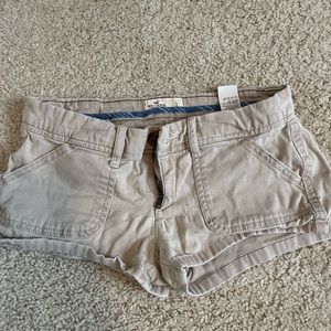 Hollister khaki shorts